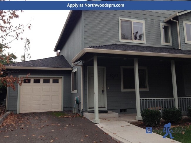 Building Photo - Beautiful 2 Bedroom 2.5 Bathroom Townhouse