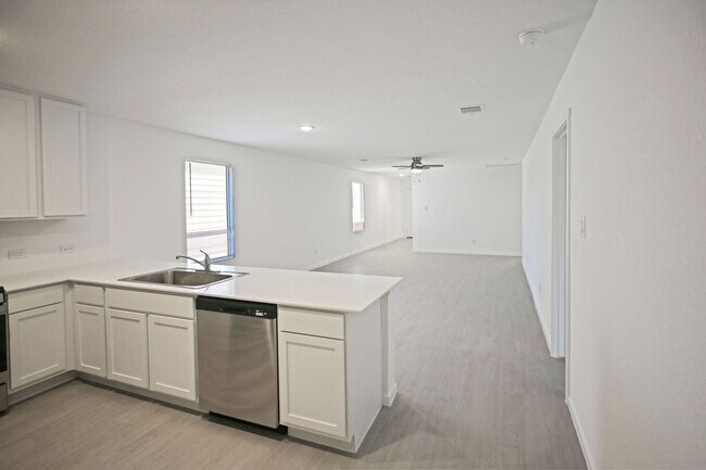 Photo - 227 Zyra Ave