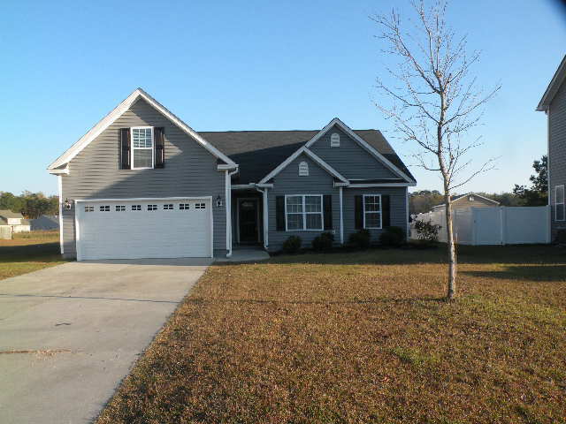 Building Photo - Near new home in comfortable family community