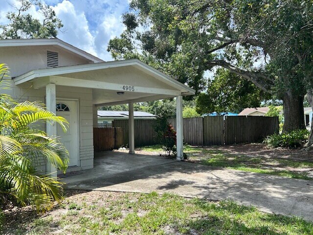 Building Photo - Bring Your  RV or Boat  -   2/1 House Incl...