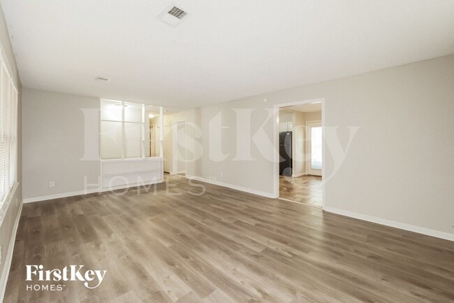 Photo - 8728 Everett St