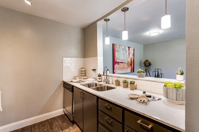 Photo - Lorenzo At East Mil