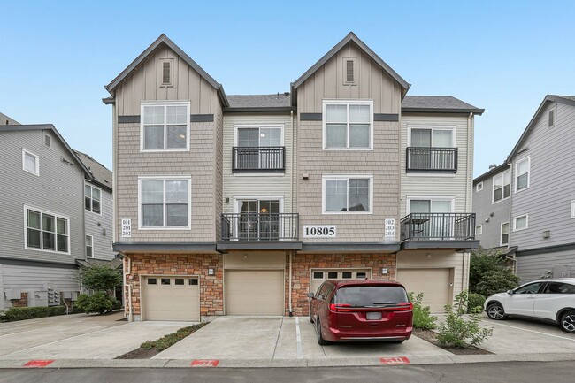 Building Photo - Dual-Suite 2BR/2.5BA Townhome-Style Condo — Gas Fireplace, Balcony & Attached Garage | Heron Cree...