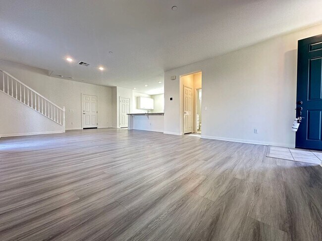 Photo - 4 Bedroom home for leasing in Eastvale