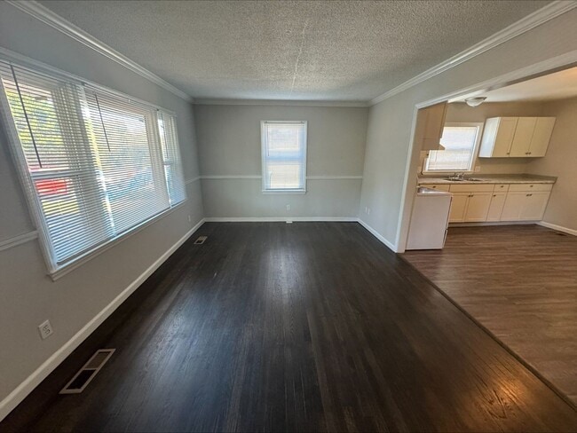 Photo - 2 Bedroom Bungalow in Rossville GA! Ask about our move in specials!