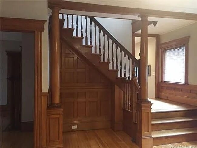 Photo - Queen Anne on Oxford