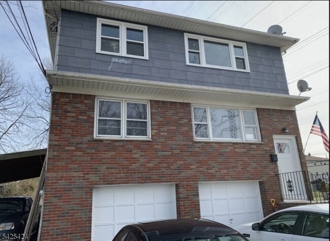 Building Photo - 62 Gless Ave