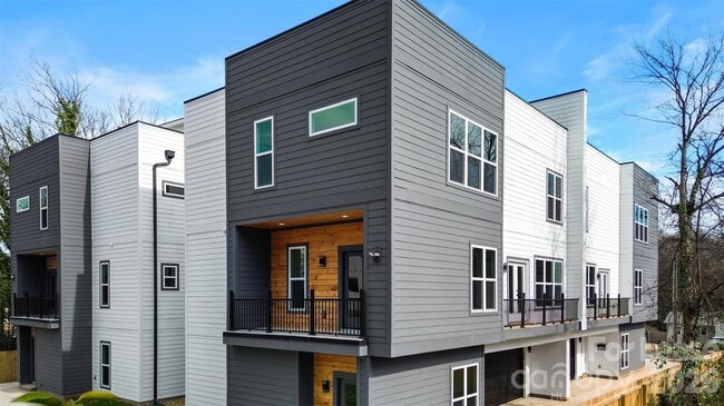 Building Photo - 1609 N Davidson St