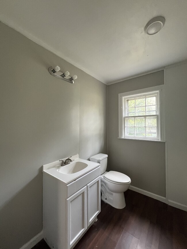 Photo - 319 W Cooper St