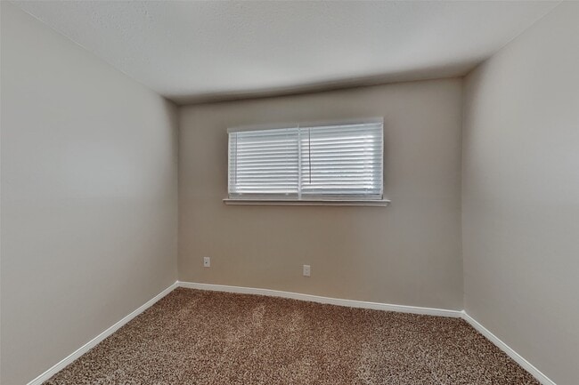 Photo - 6807 River Ml Dr