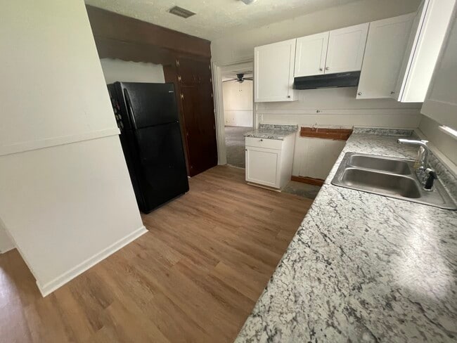 Photo - 1405 Dianne Dr