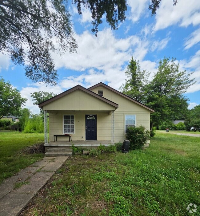 Building Photo - 421 E F St Rental