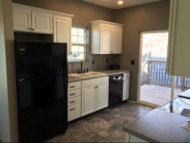 Photo - 700 S Linn St