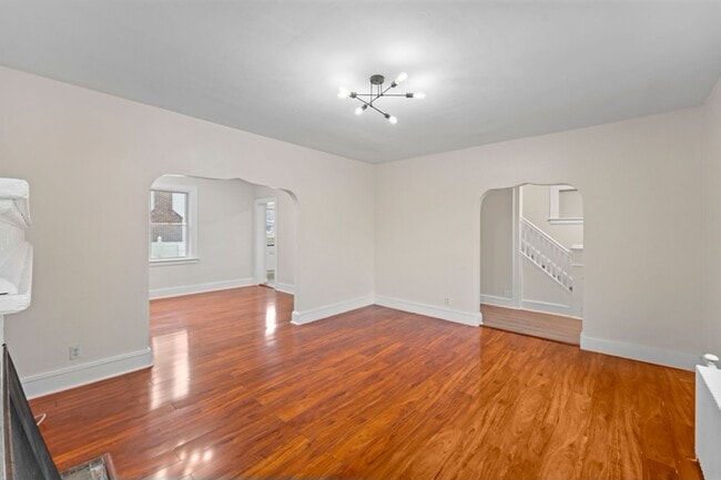 Photo - 2215 N Wood Ave