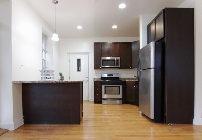 Kitchen - The Onyx on Hoyne