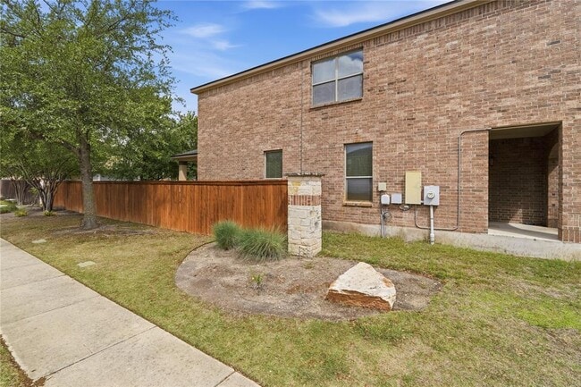Photo - 11200 Drumellan St
