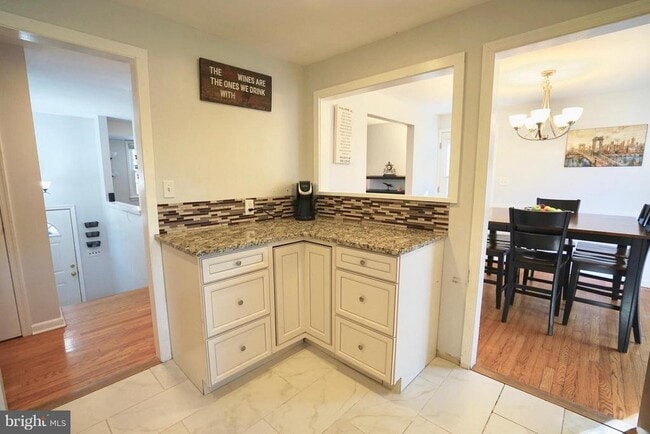 Photo - 4218 University Dr