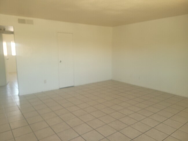 Photo - 4725 Convaire Ave Unidad 4