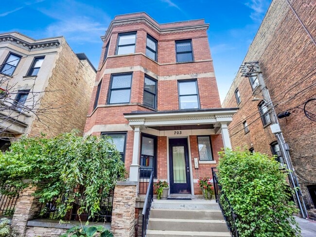 Building Photo - 703 W Wellington Ave Unit G Rental