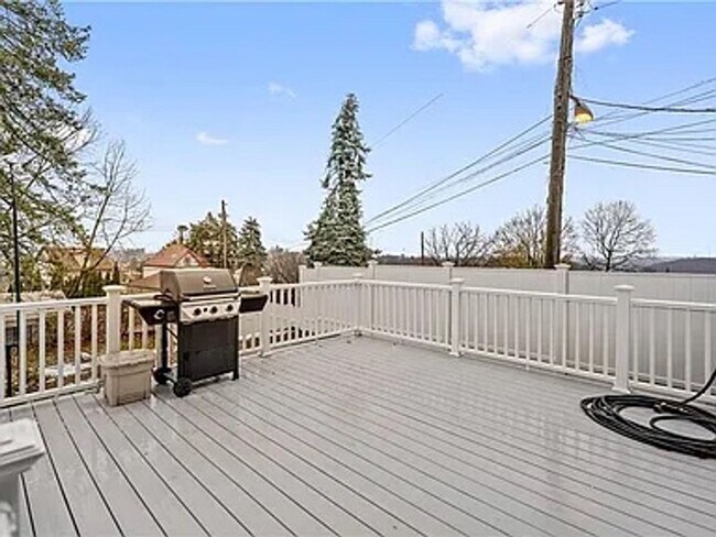 Photo - 239 The Blvd Unidad 2