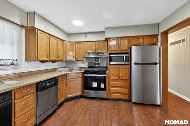 Photo - 1550 Moellering Dr