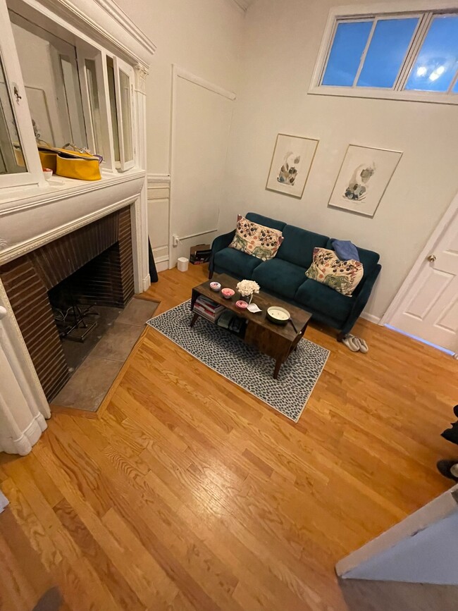 Building Photo - 35 Bay State Rd Unit 1R Rental