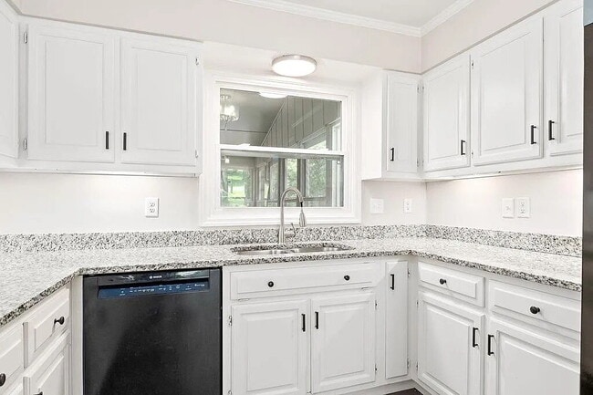 Photo - 1409 Robert Ln