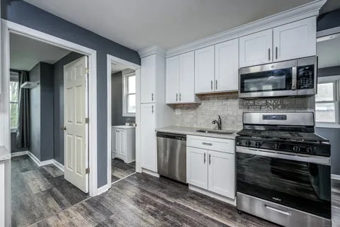 Building Photo - 1668 Litchfield Tpke Unit 2nd Fl Rental