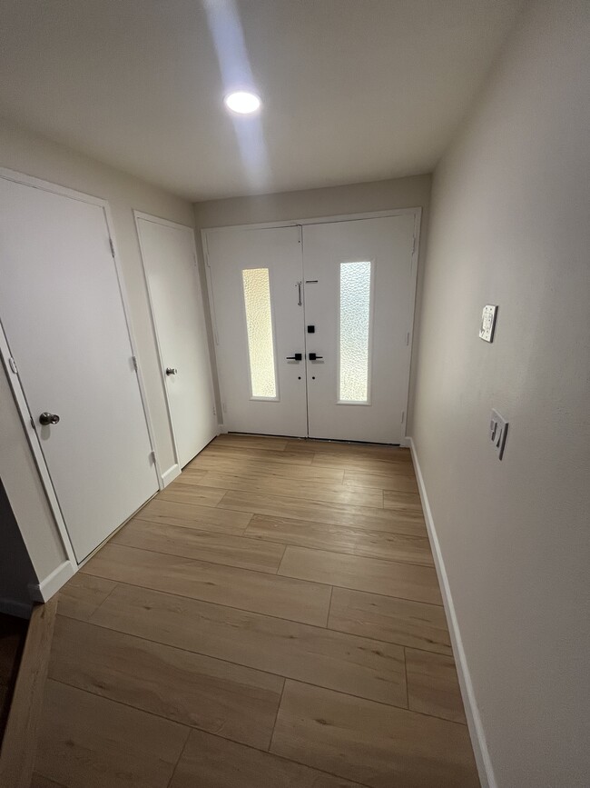 Building Photo - 8207 Mammoth Cir