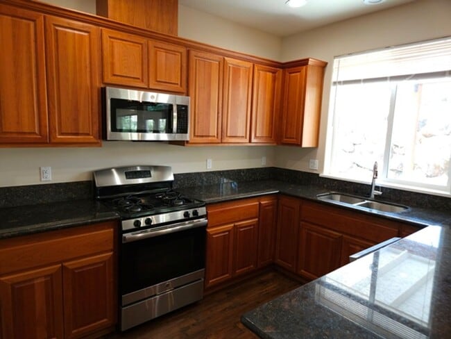 Photo - 4Bd/2.5Ba Two Story House - Available to View!
