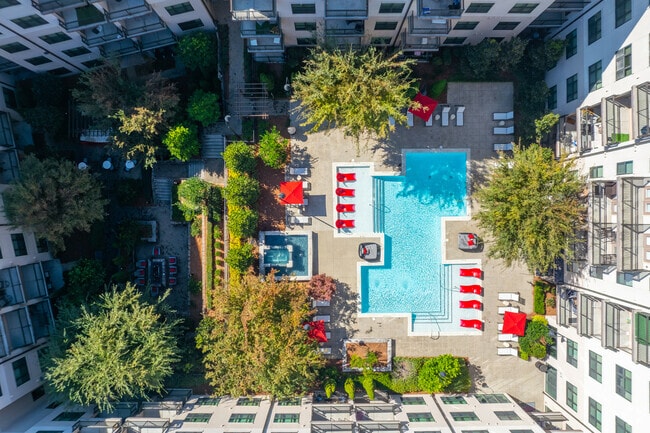 Building Photo - Radius West Midtown