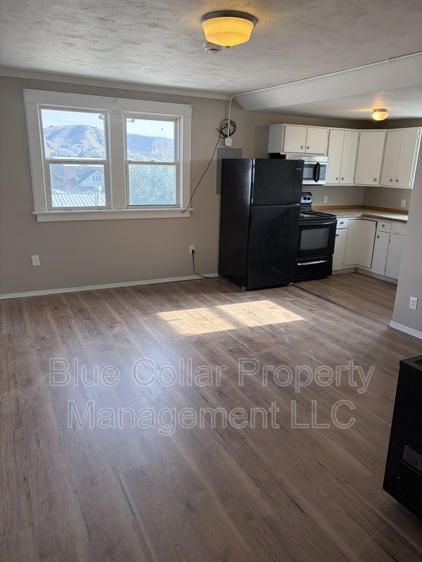 Photo - 421 Oak St