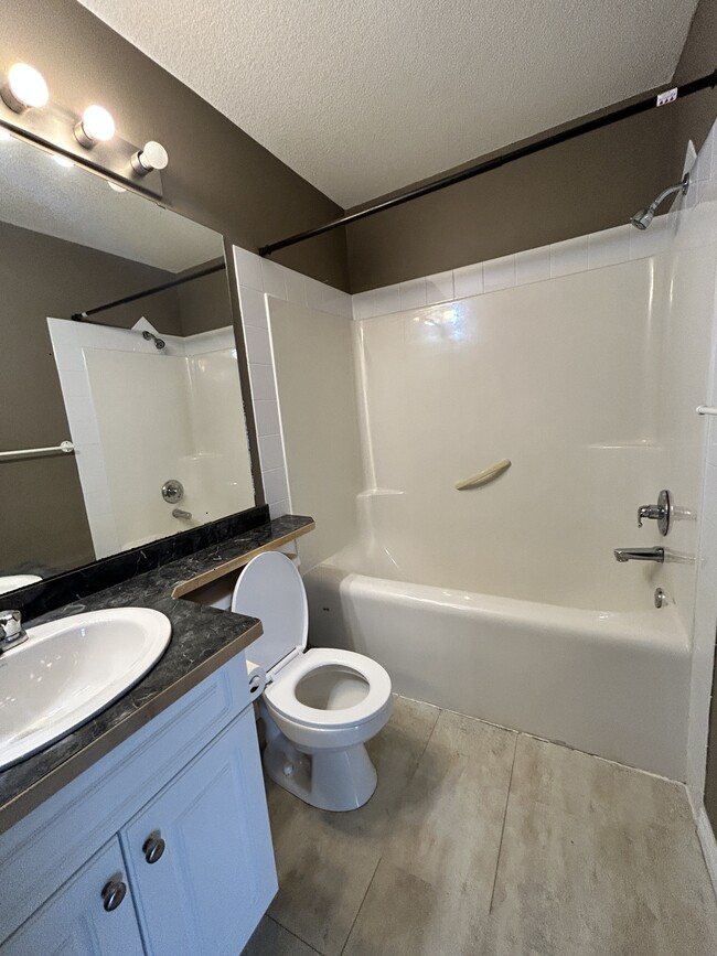 Building Photo - 155 Edwards Dr SW