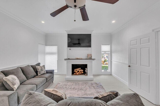 Photo - 530 NE 17th St