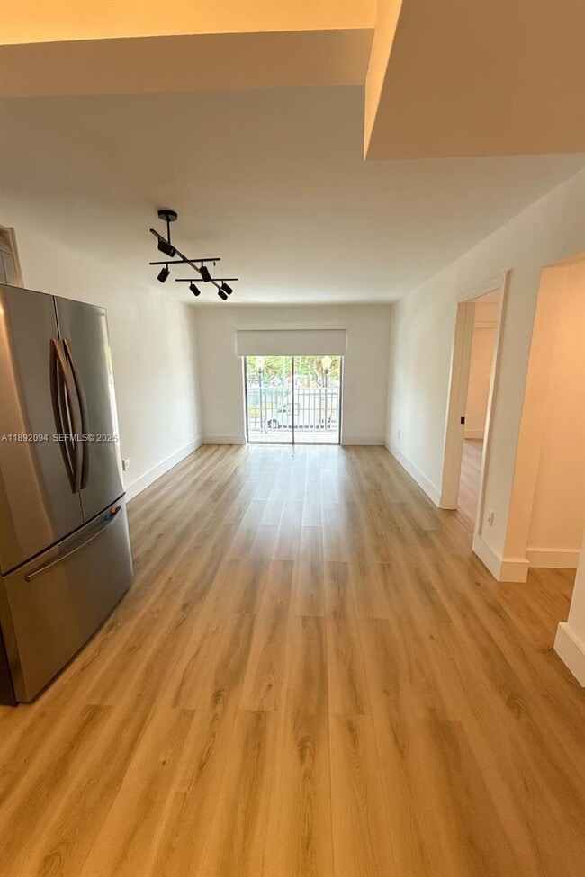 Photo - 445 SW 11th St Unidad 209