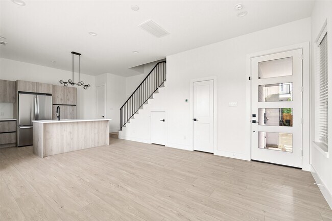 Photo - 107 Tolima Dove St