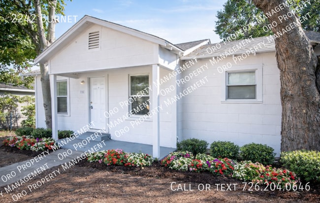 Photo - 2242 Burnet-