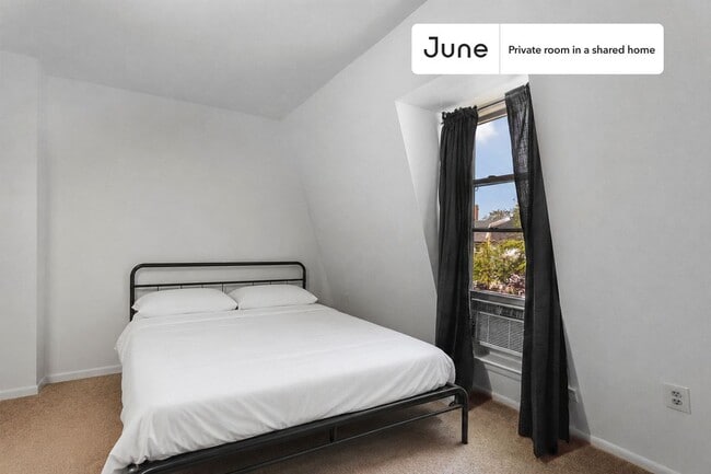 Building Photo - Room in Shared 5 bed/3 bath home in Logan Circle