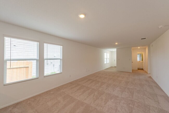 Photo - Your Ultimate Modern Haven: Comfort, Style...