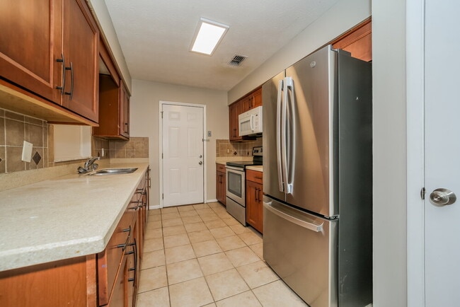 Photo - 121 Saturn Ln E