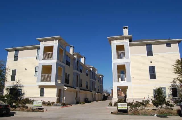 Building Photo - 2403 Stutz Dr Unit A1