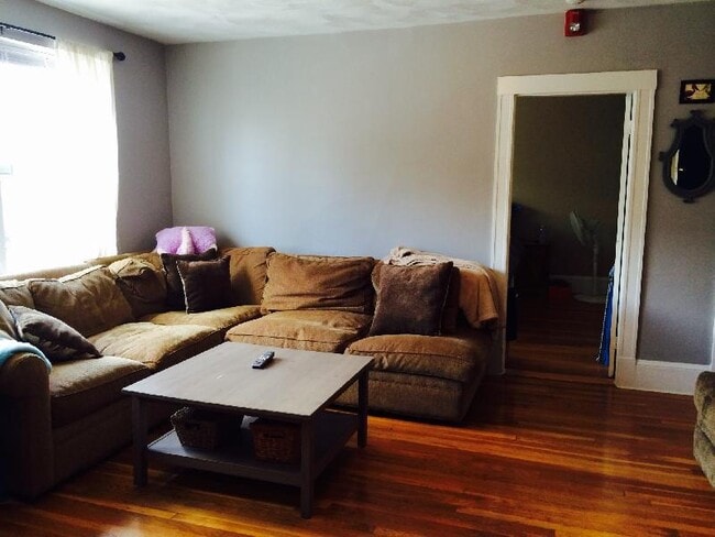 Building Photo - 402 Highland Ave Unit 26