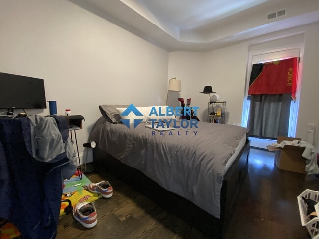 Building Photo - 9 Strathmore Rd Unit 3