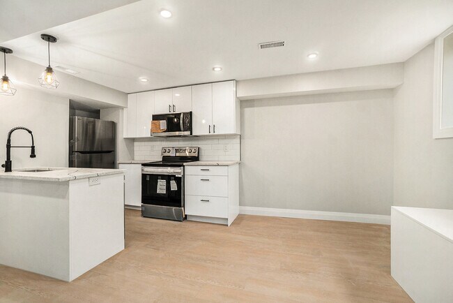 Photo - 75 Dalehurst Dr Unit B