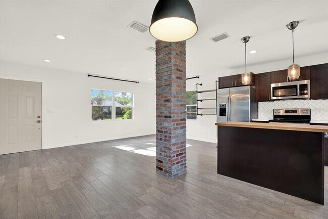 Photo - 5006 N Suwanee Ave