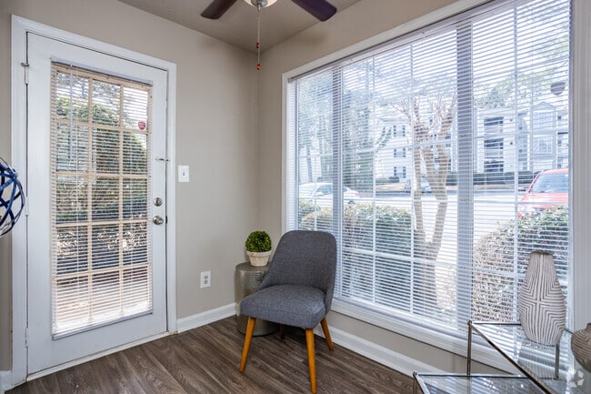 1BR, 1BA - 850SF - Living Room