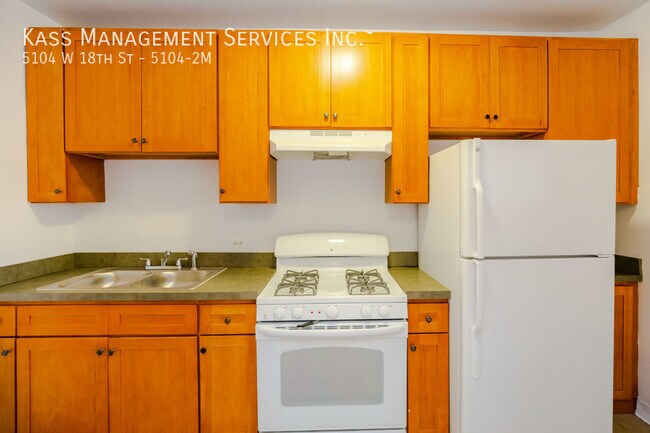 5104 W 18th St Unit 5104-2M