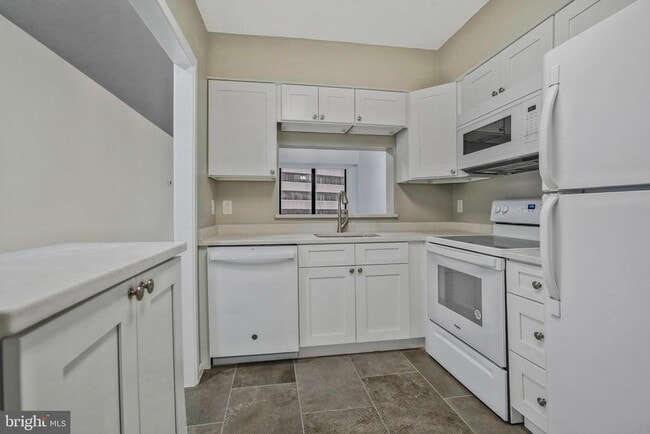 Photo - 1805 Crystal Dr Unit 515S