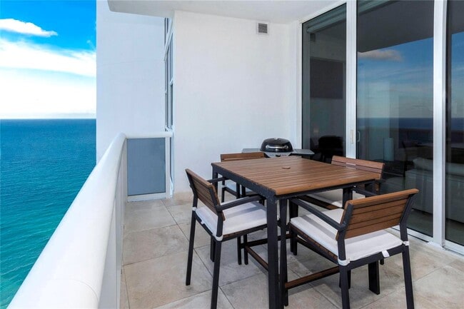 Photo - 18201 Collins Ave Unidad 4208