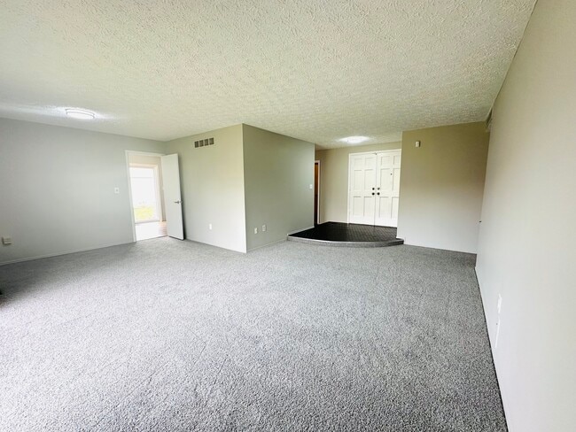 Photo - 537 Randall Dr